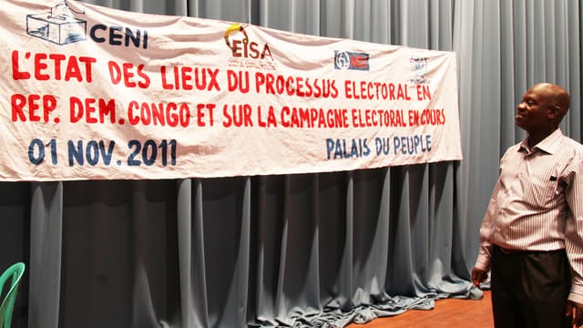 Vue du Palais du Peuple a Kinshasa, siege du Parlement congolais.