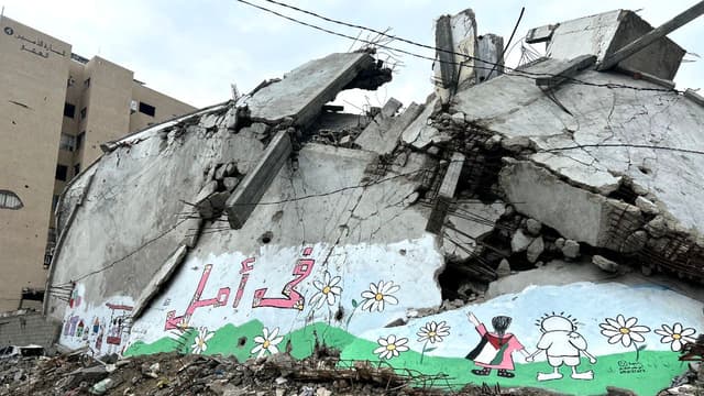 Fresque sur un bâtiment bombardé à Gaza