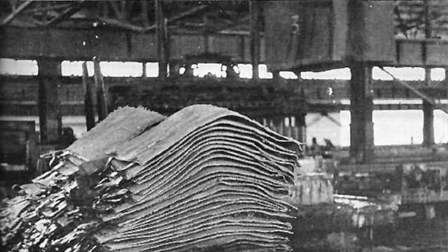 Feuilles de cuivre issues des mines du Katanga.