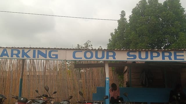 Bunia : la police limite le transport d'élèves sur moto pour lutter contre Ebola
