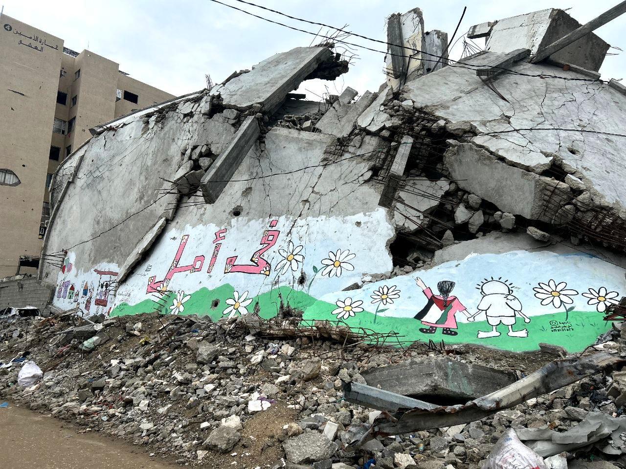 Fresque sur un bâtiment bombardé à Gaza