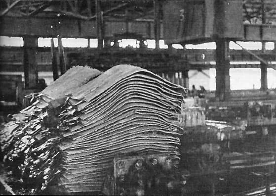Feuilles de cuivre issues des mines du Katanga.