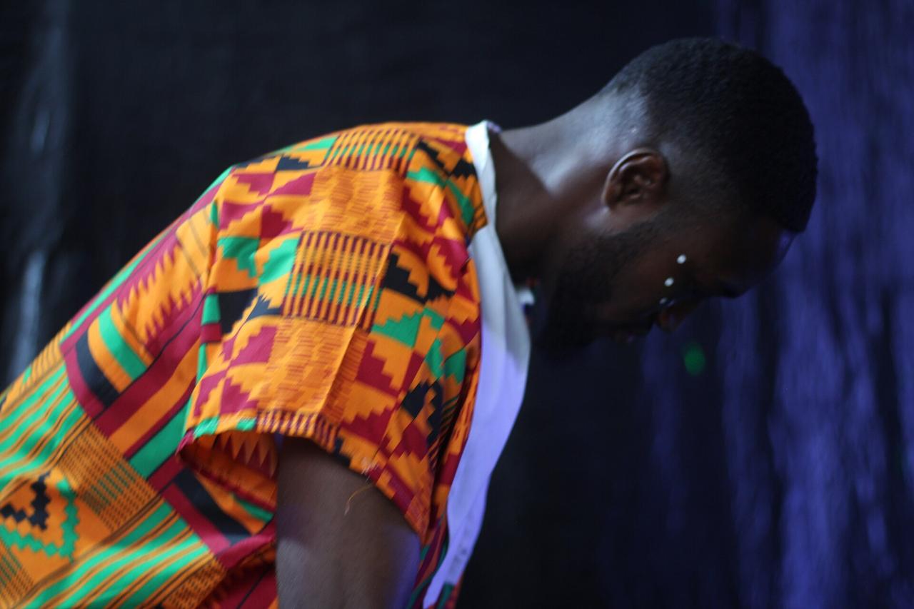 Un percussionniste africain lors d'un concert.