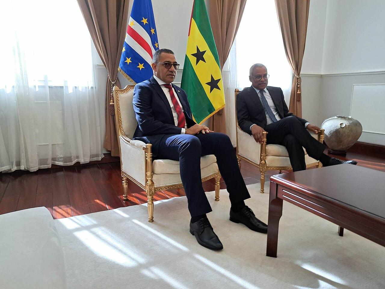 Dialogue national : attente des ordonnances et déplacement présidentiel à São Tomé